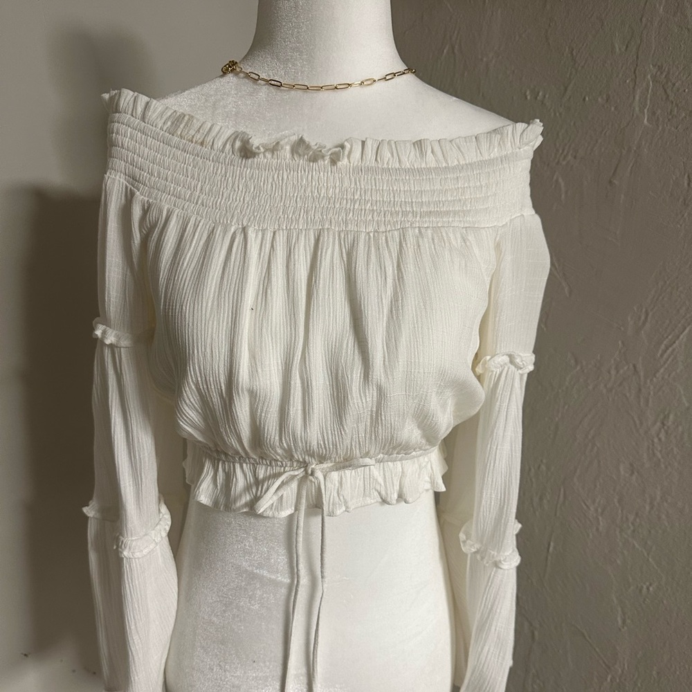 You must have BRUNCH OUTFIT !!! Beautiful top for various occasions.☀️💕🦋
